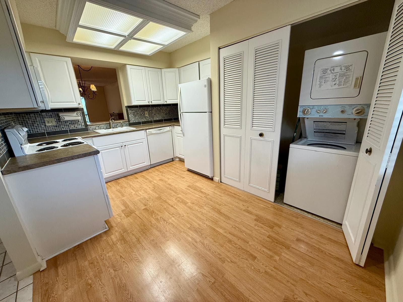 2212 S CYPRESS BEND Drive # 303, Pompano Beach, FL 33069