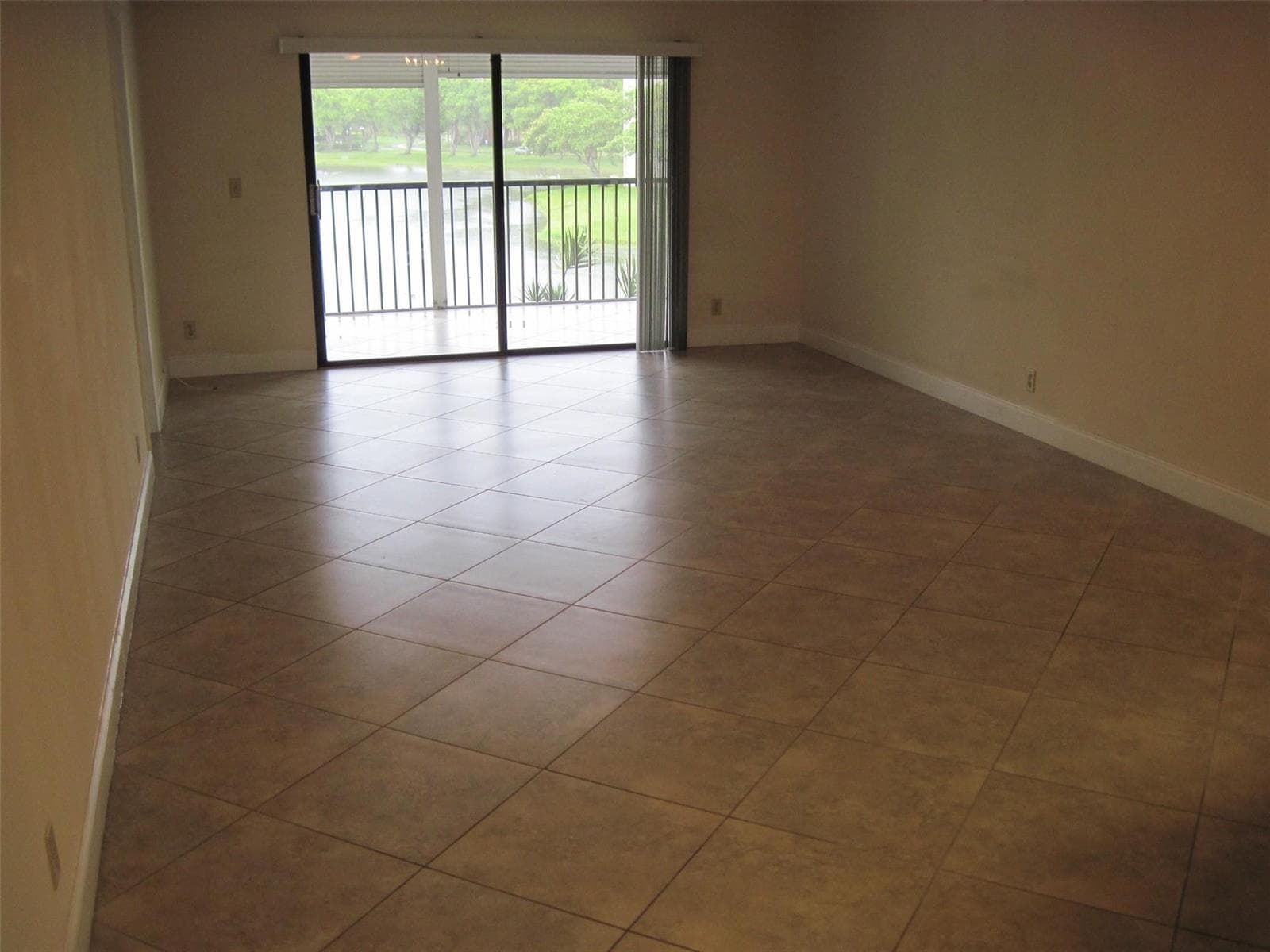 2232 N CYPRESS BEND Drive # 307, Pompano Beach, FL 33069 photo 5
