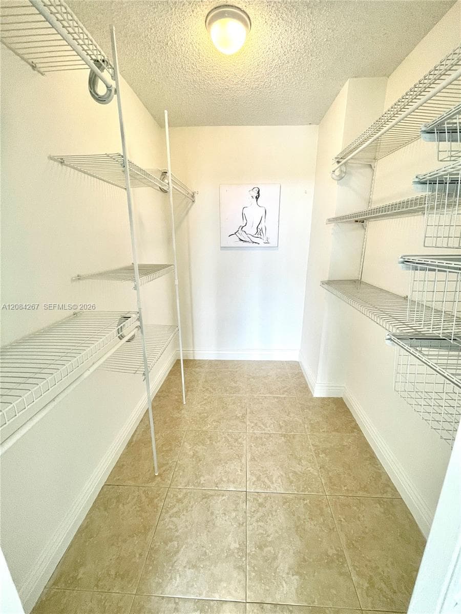 1000 Parkview Dr # 527, Hallandale Beach, FL 33009 photo 3
