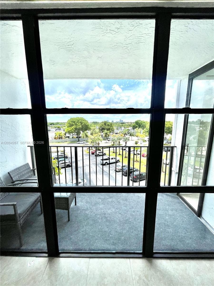 1000 Parkview Dr # 527, Hallandale Beach, FL 33009 photo 4