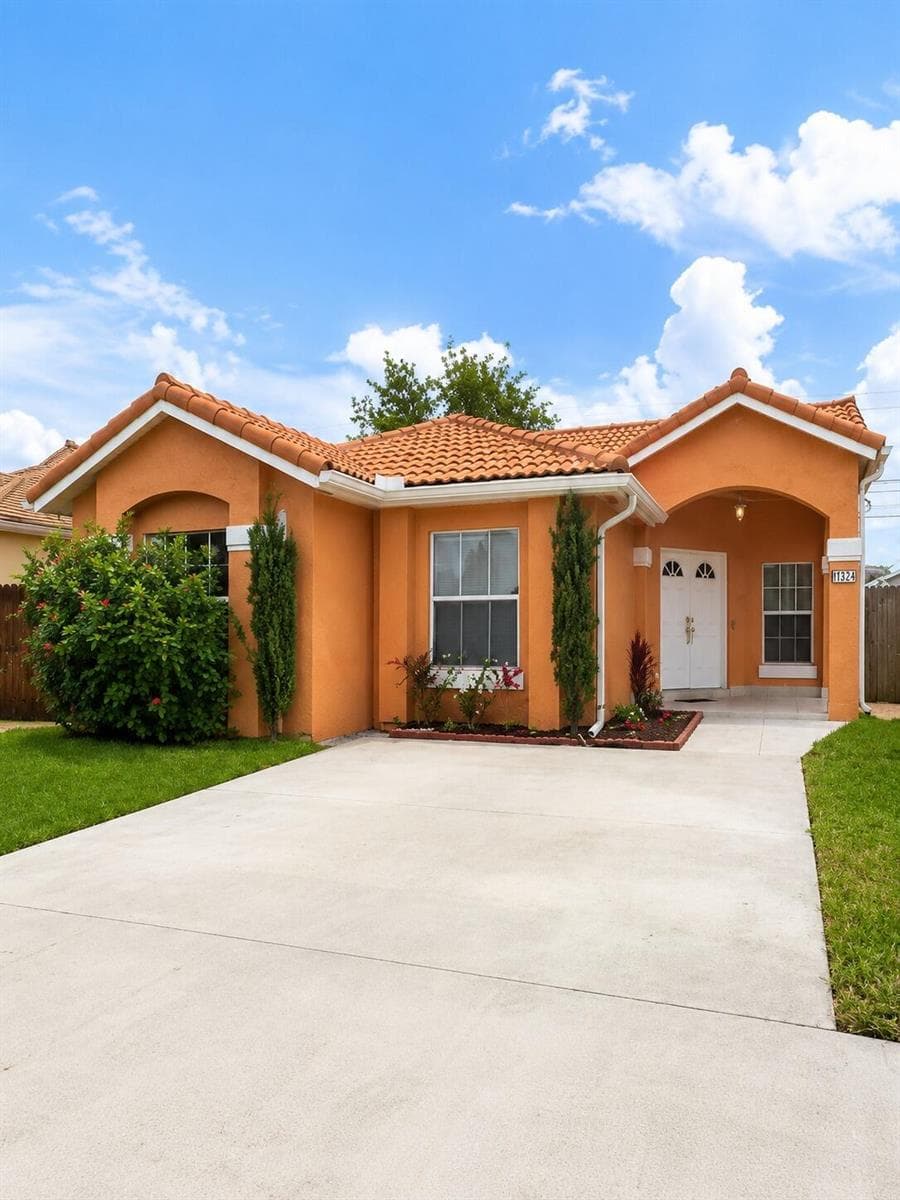 863 NW 122ND Avenue, Miami, FL 33182