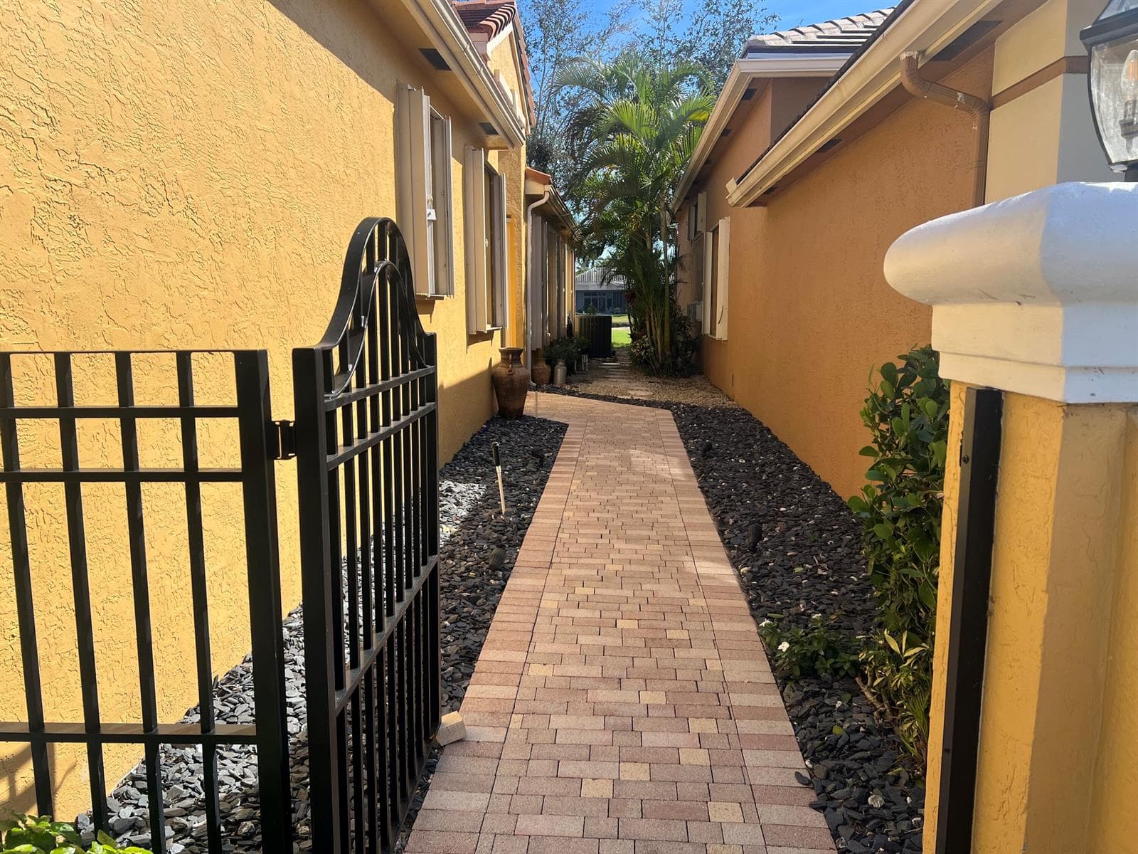 4194 IMPERIAL ISLE Drive, Lake Worth, FL 33449 photo 2