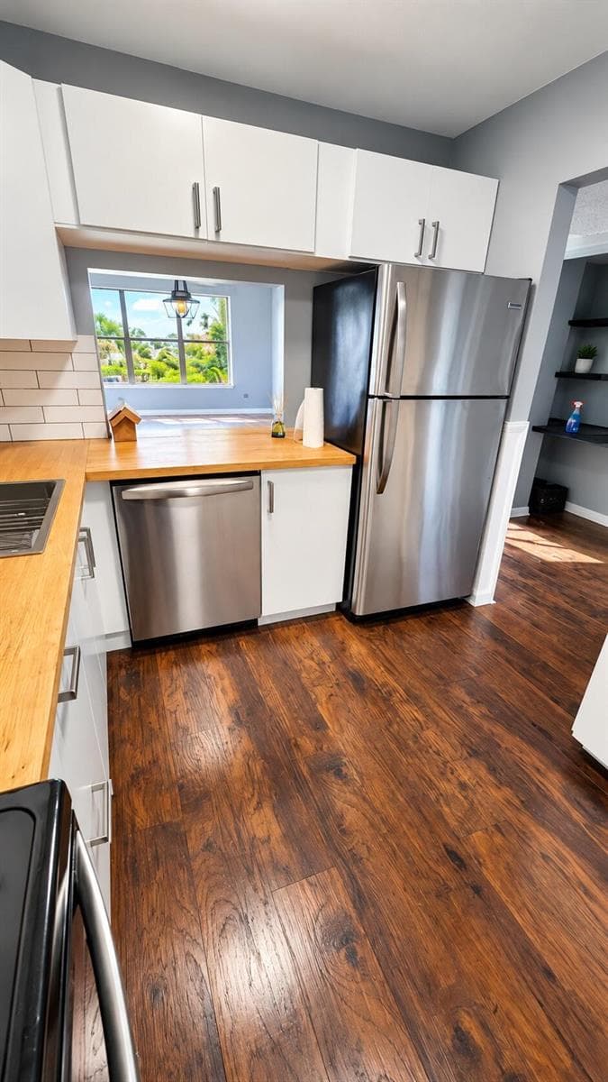 2320 S CYPRESS BEND Drive # 401, Pompano Beach, FL 33069