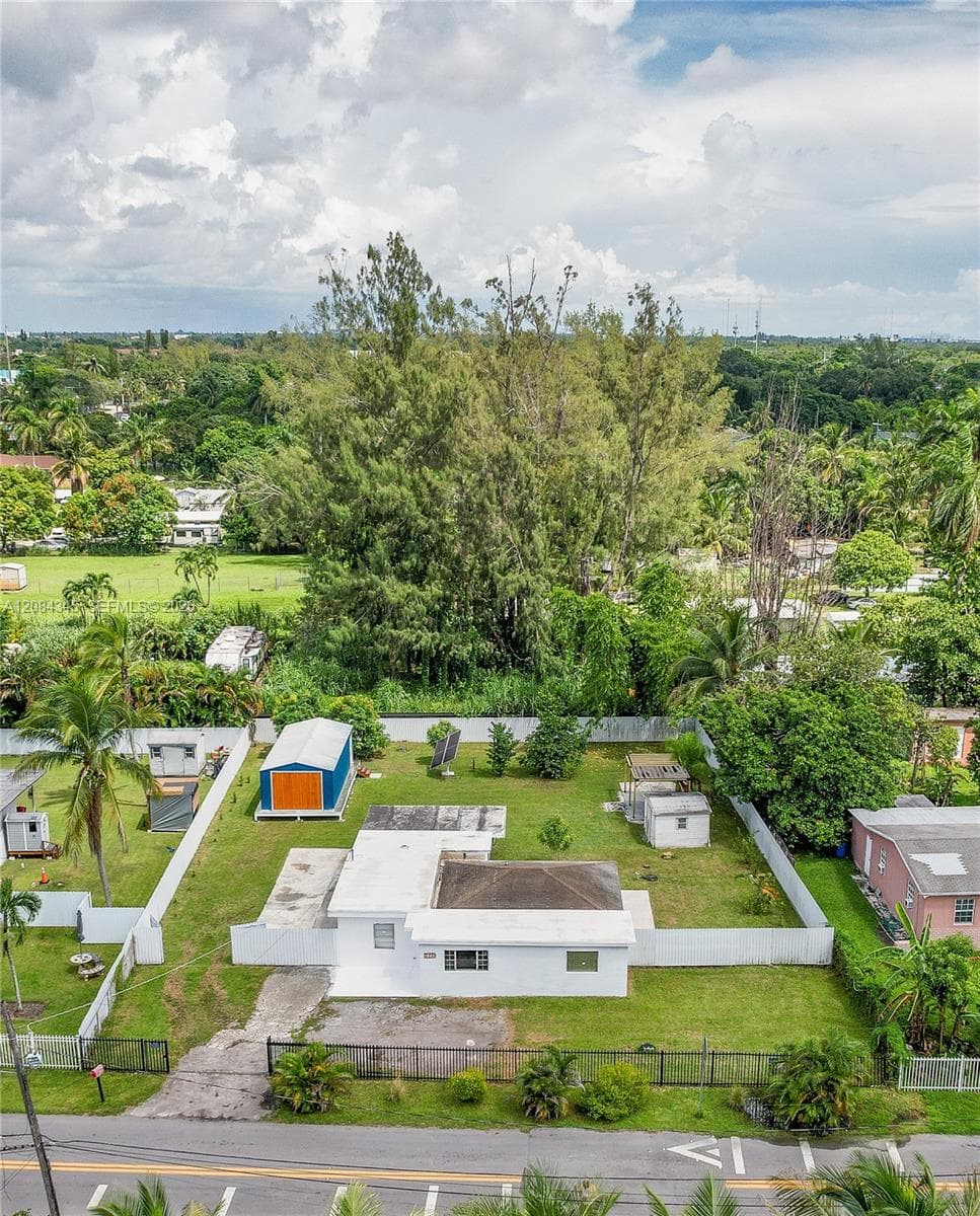 1843 NW 107th St, Miami, FL 33167 photo 3