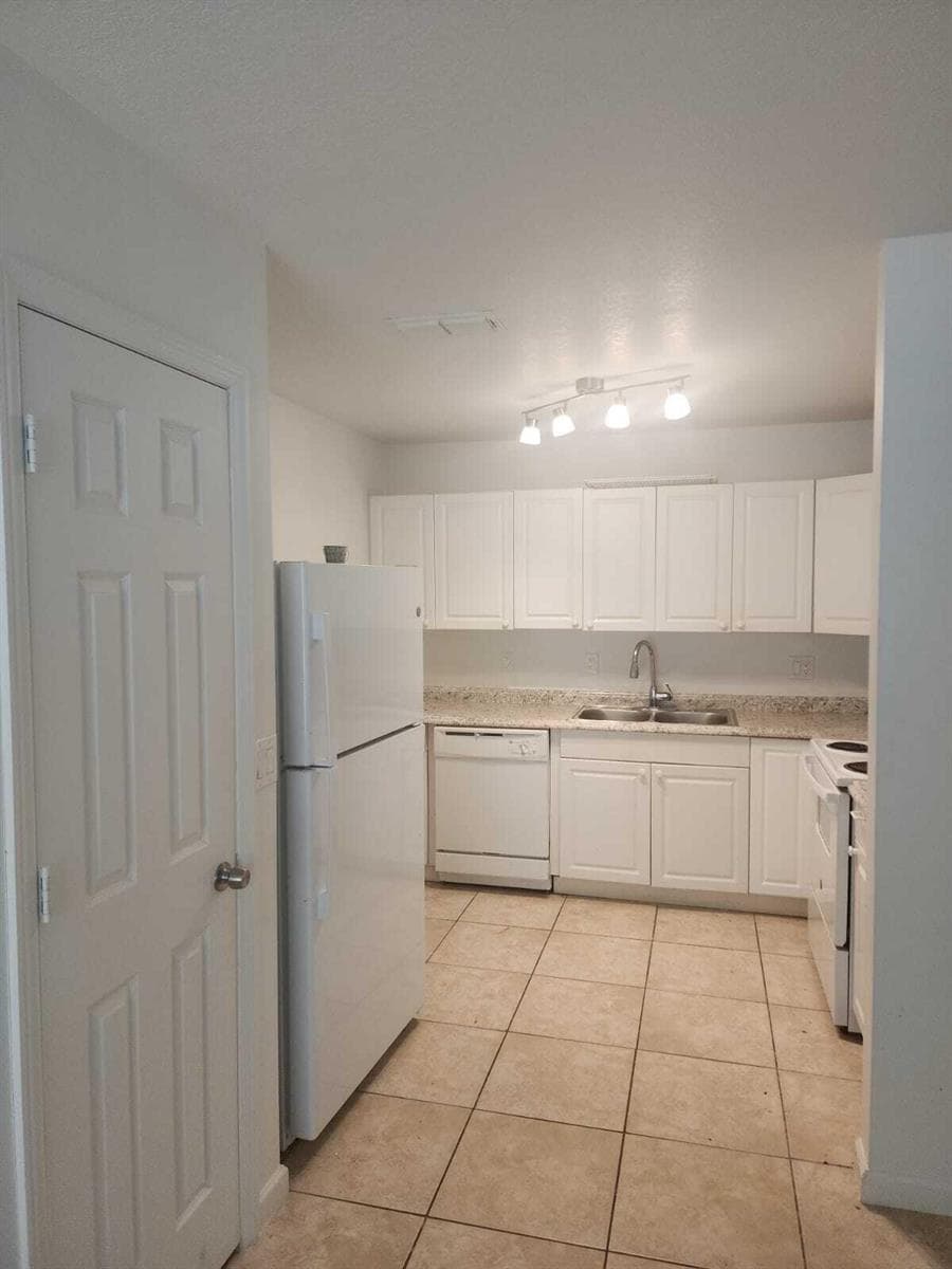 1050 SW JOHN MACCORMACK Terrace, Port St. Lucie, FL 34953 photo 6