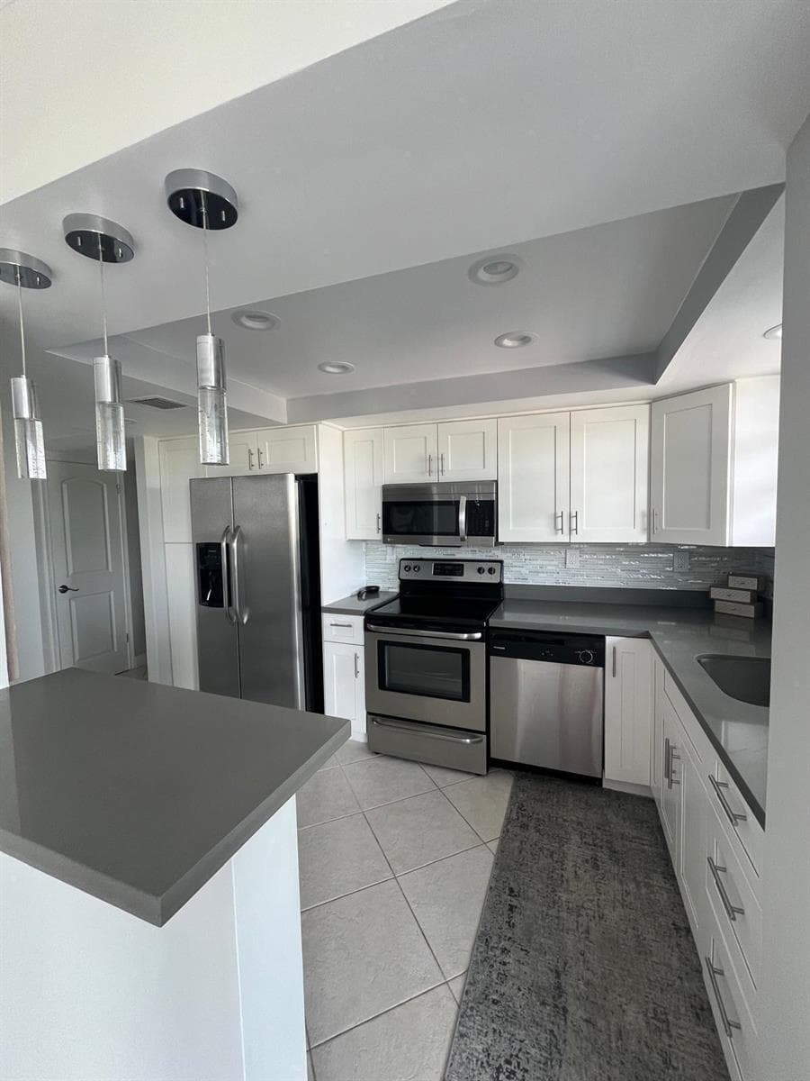 137 GOLDEN ISLES Drive # 412, Hallandale Beach, FL 33009 photo 2