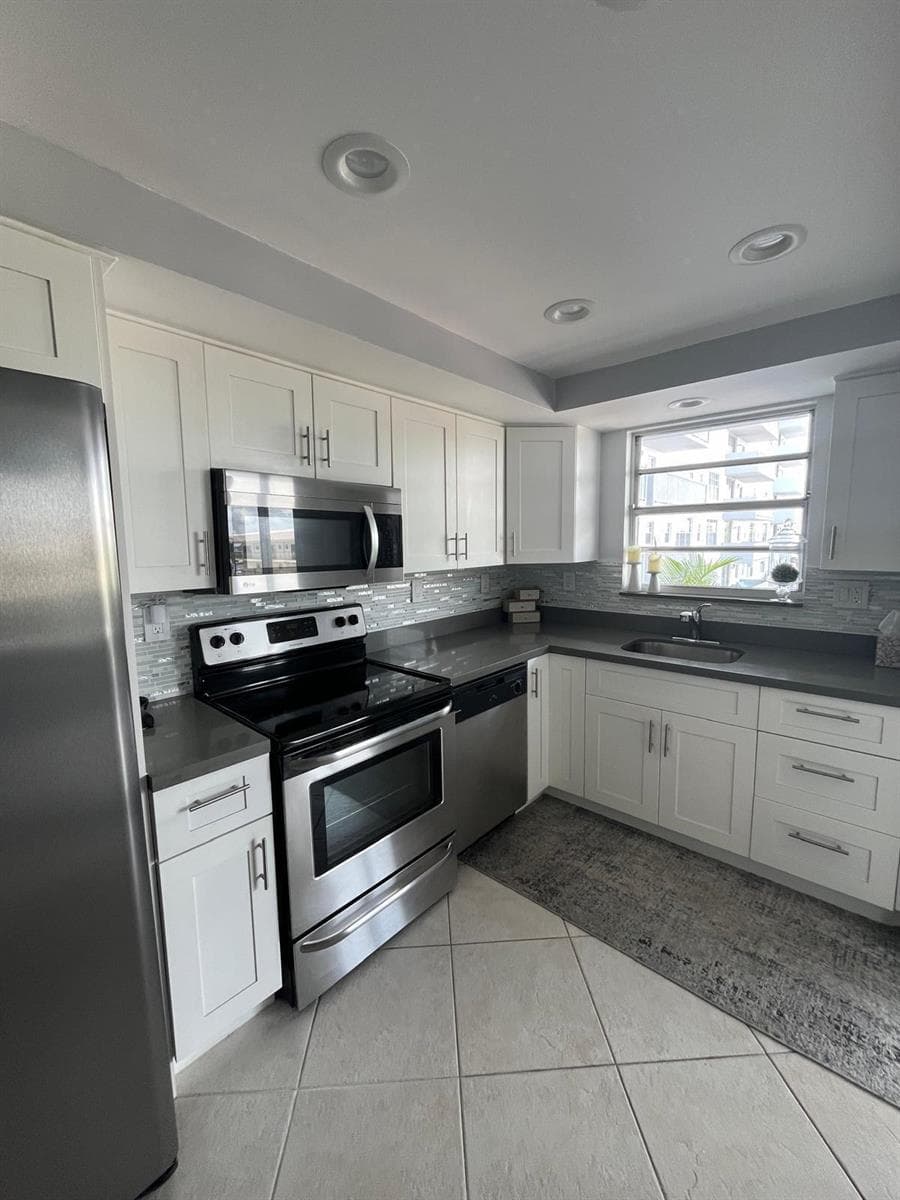 137 GOLDEN ISLES Drive # 412, Hallandale Beach, FL 33009 photo 3