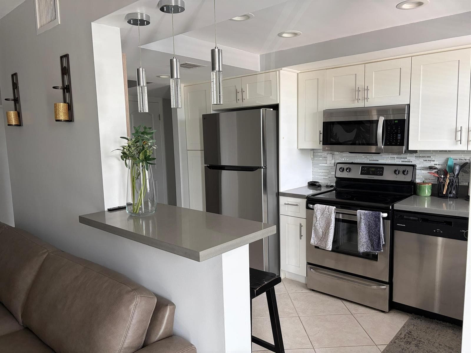 137 GOLDEN ISLES Drive # 412, Hallandale Beach, FL 33009 photo 5