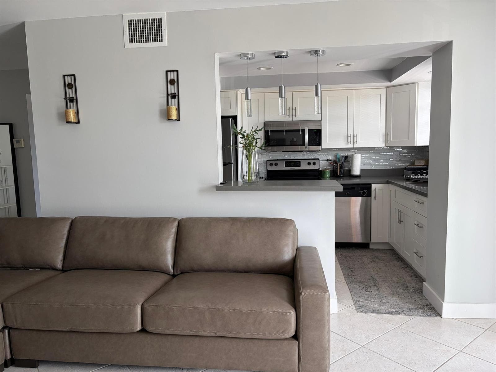137 GOLDEN ISLES Drive # 412, Hallandale Beach, FL 33009 photo 4