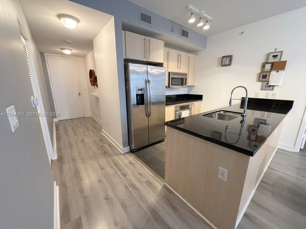79 SW 12th St # 2410-S, Miami, FL 33130 photo 2