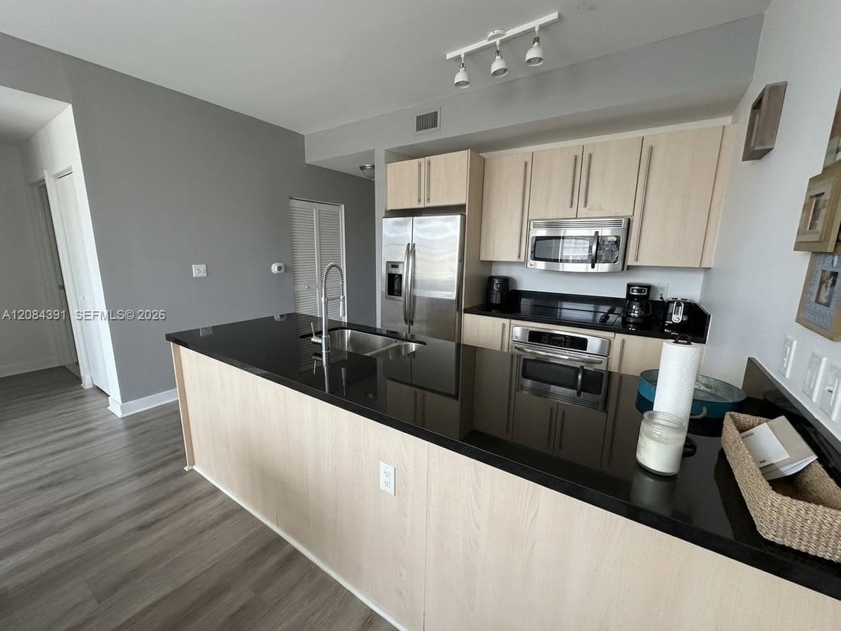 79 SW 12th St # 2410-S, Miami, FL 33130 photo 3