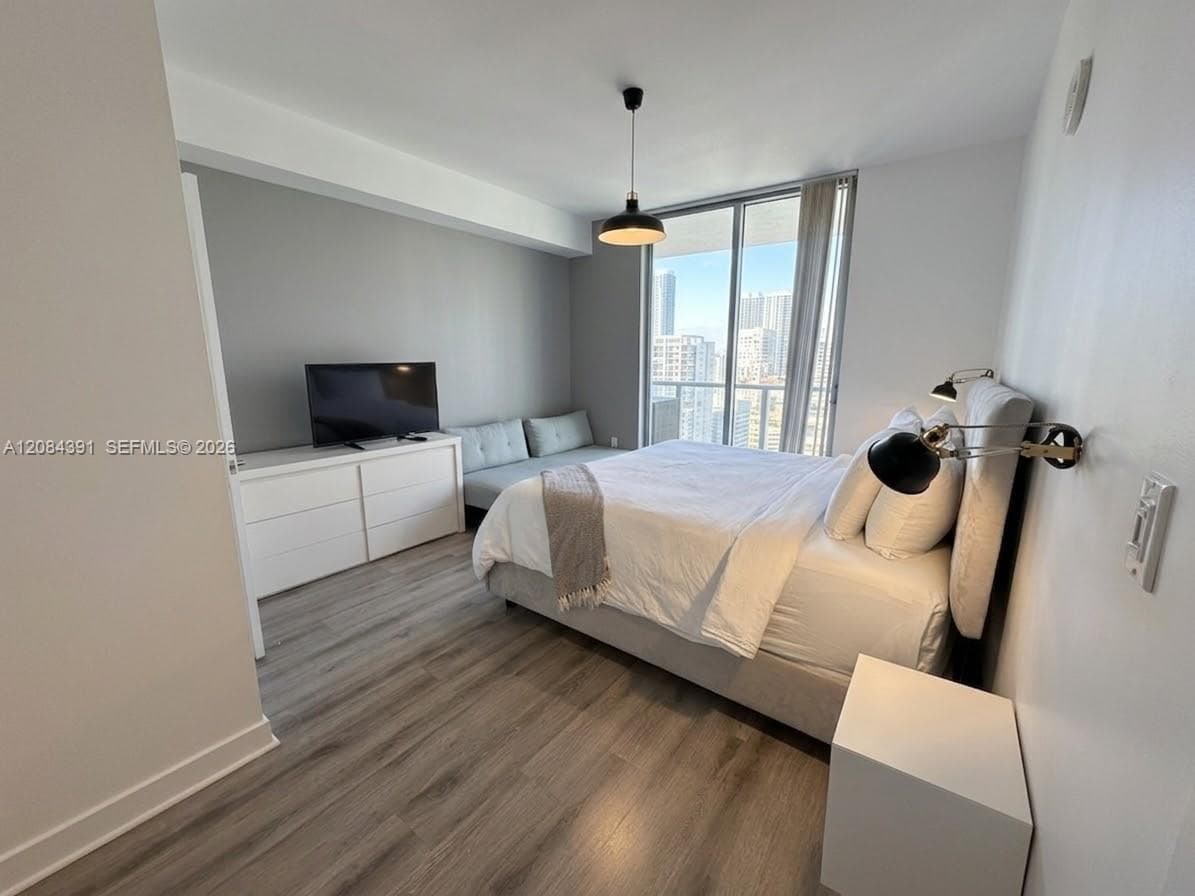 79 SW 12th St # 2410-S, Miami, FL 33130 photo 5