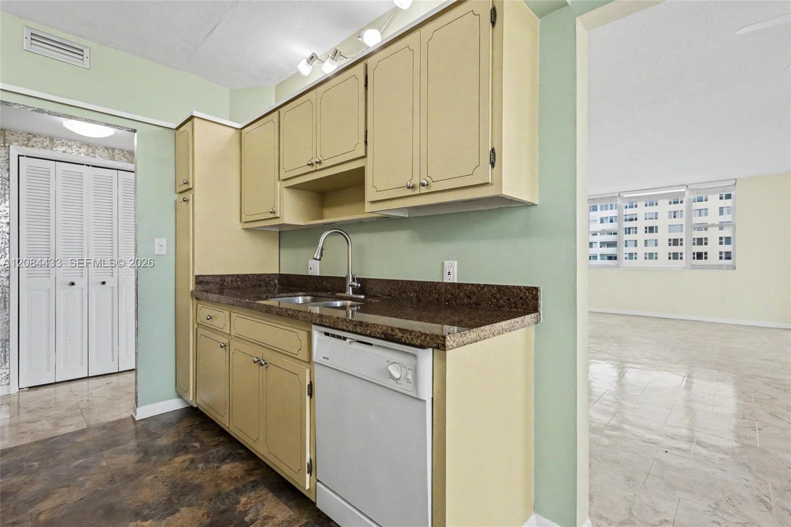 4330 Hillcrest Dr # 520, Hollywood, FL 33021 photo 13