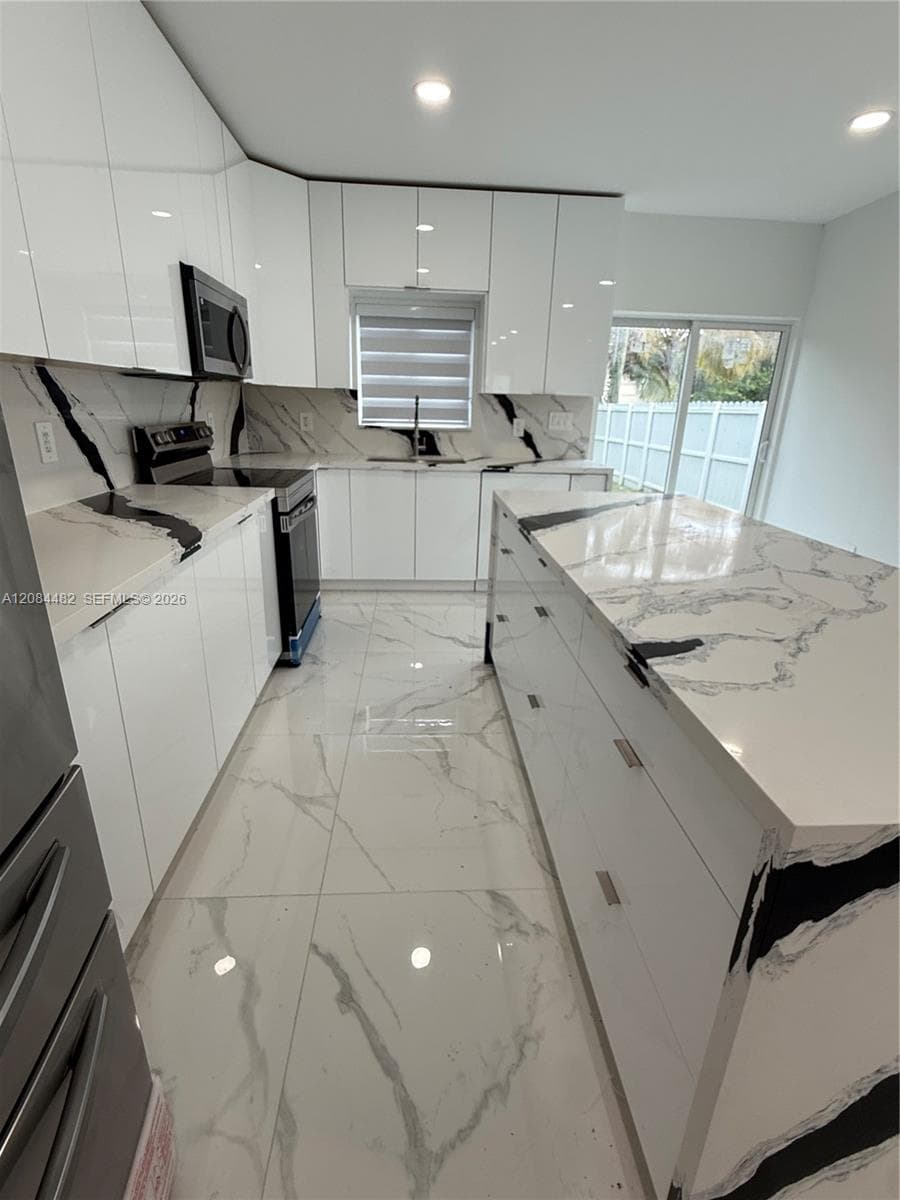 2100 NW 102nd St # 2, Miami, FL 33147 photo 4