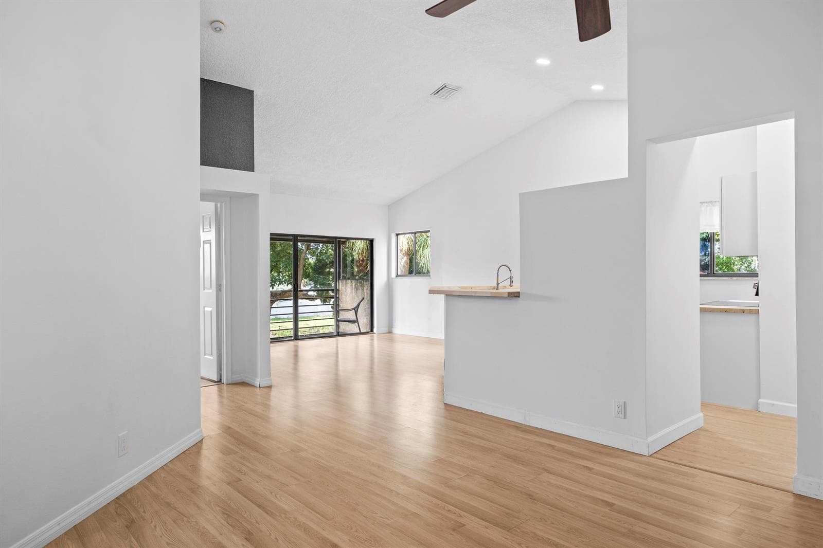 15 Via De Casas Sur # 204, Boynton Beach, FL 33426 photo 2