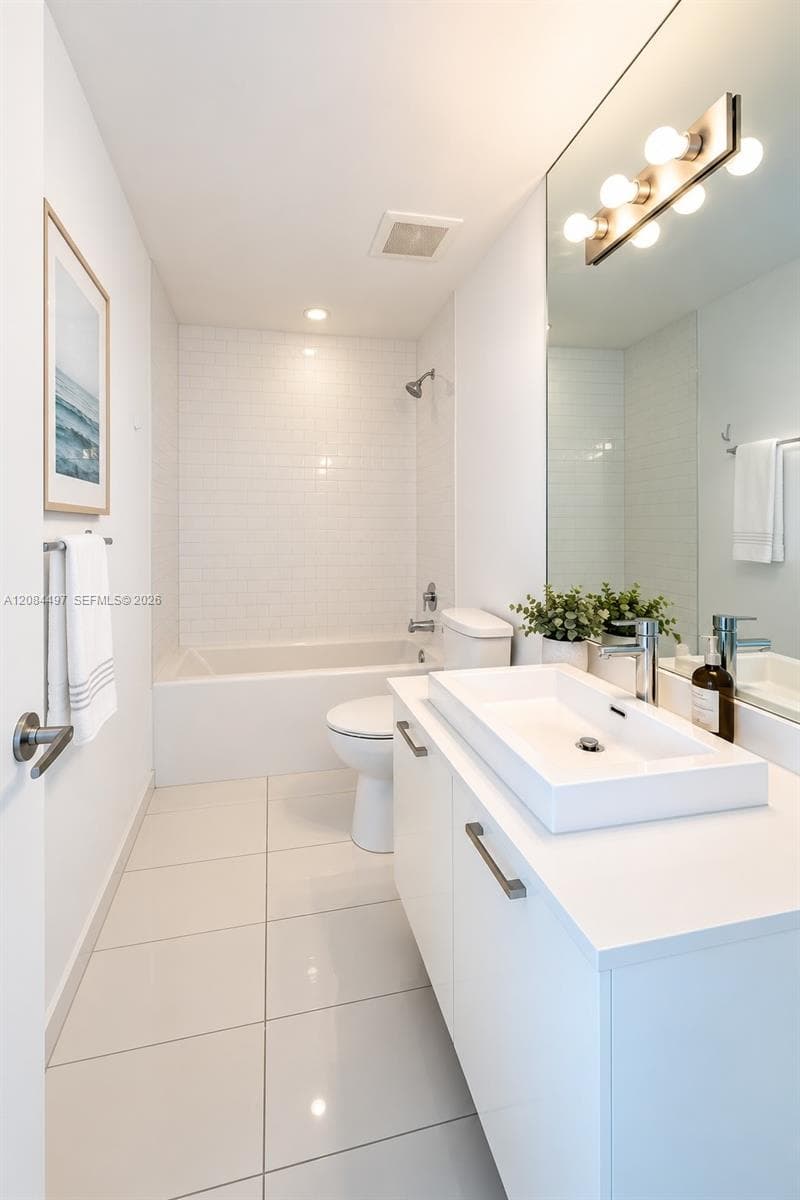 151 SE 1st St # PH08, Miami, FL 33131 photo 3