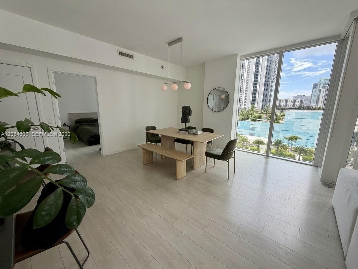 601 NE 27th St # 1002, Miami, FL 33137 photo 2