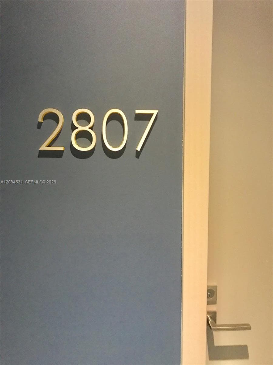 55 SW 9th St # 2807, Miami, FL 33130 photo 3