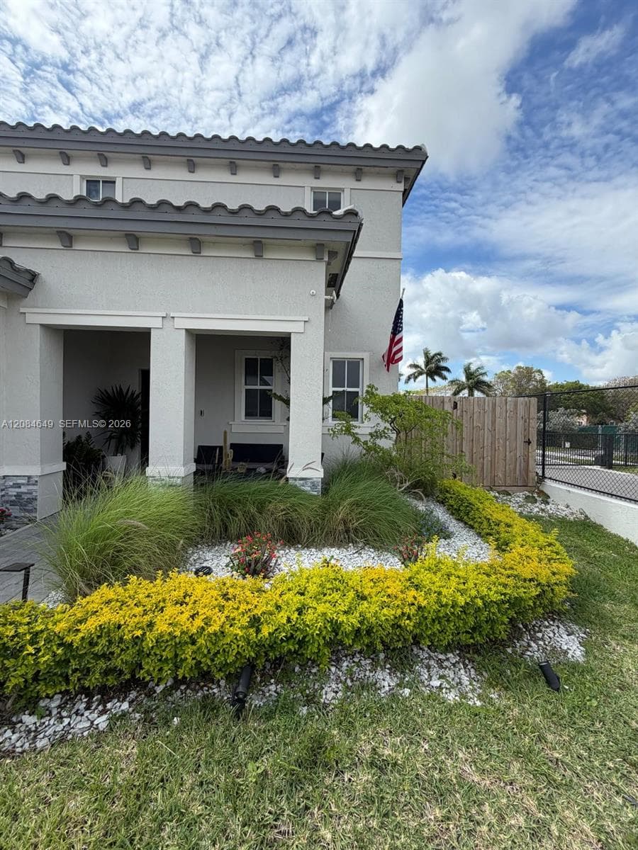 2618 SE 9th St, Homestead, FL 33035 photo 2