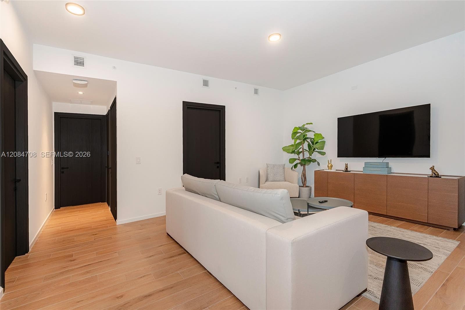 398 NE 5th St # 3417, Miami, FL 33132 photo 3