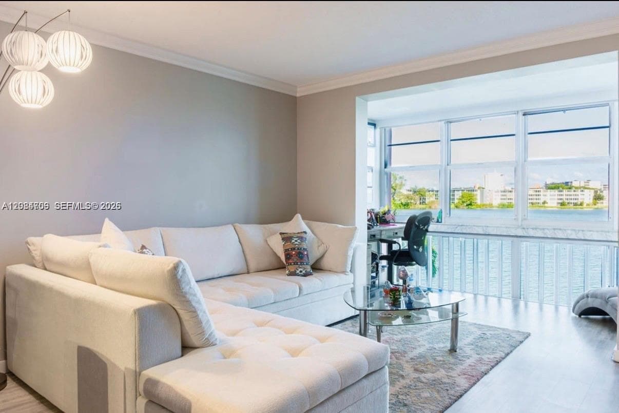 18555 NE 14th Ave # 619, Miami, FL 33179 photo 2