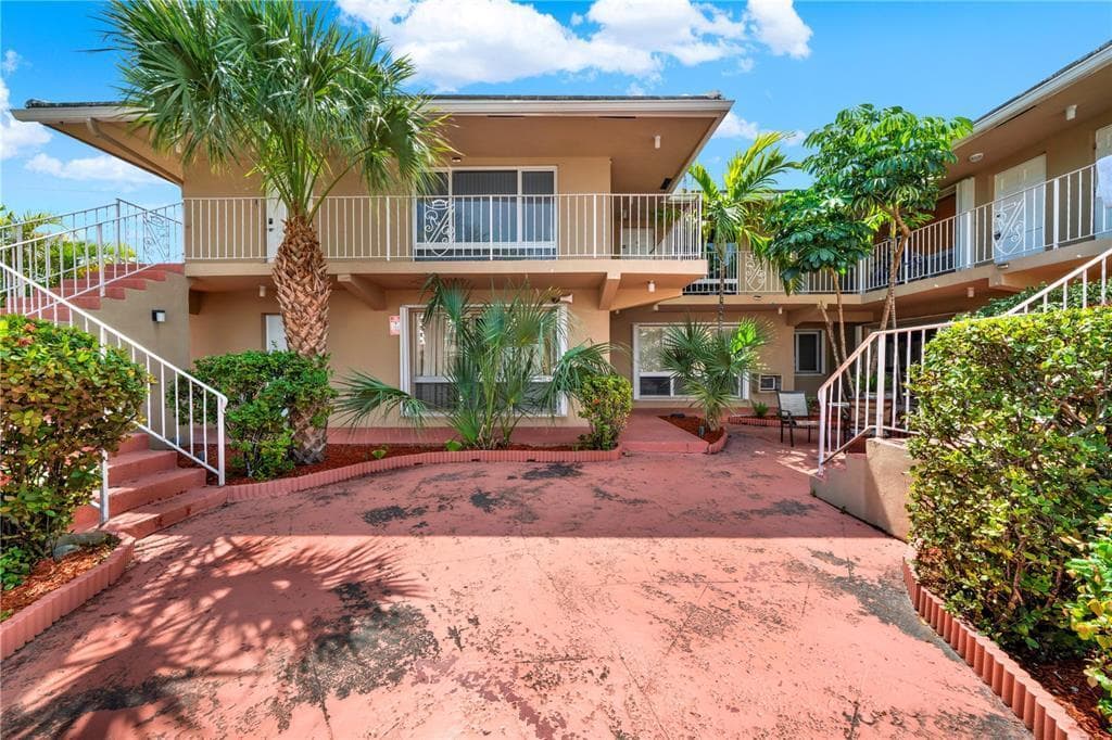 2864 NE 32nd Street # 7, Fort Lauderdale, FL 33306 photo 2