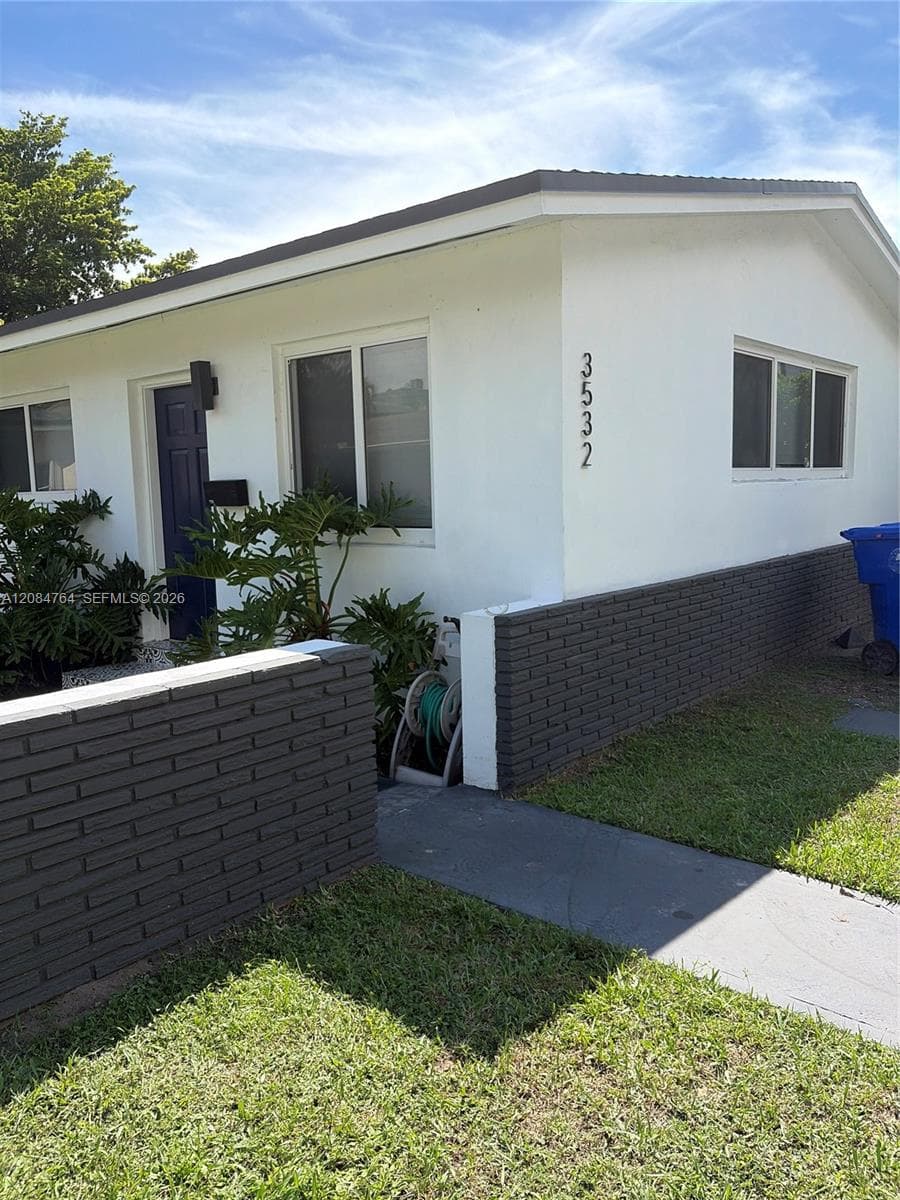Listing photo 9