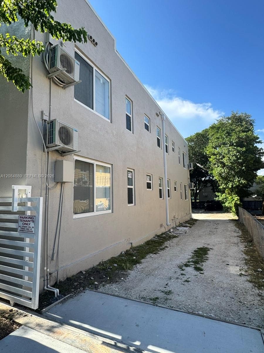 1631 NW 3 St # 8, Miami, FL 33125 photo 10