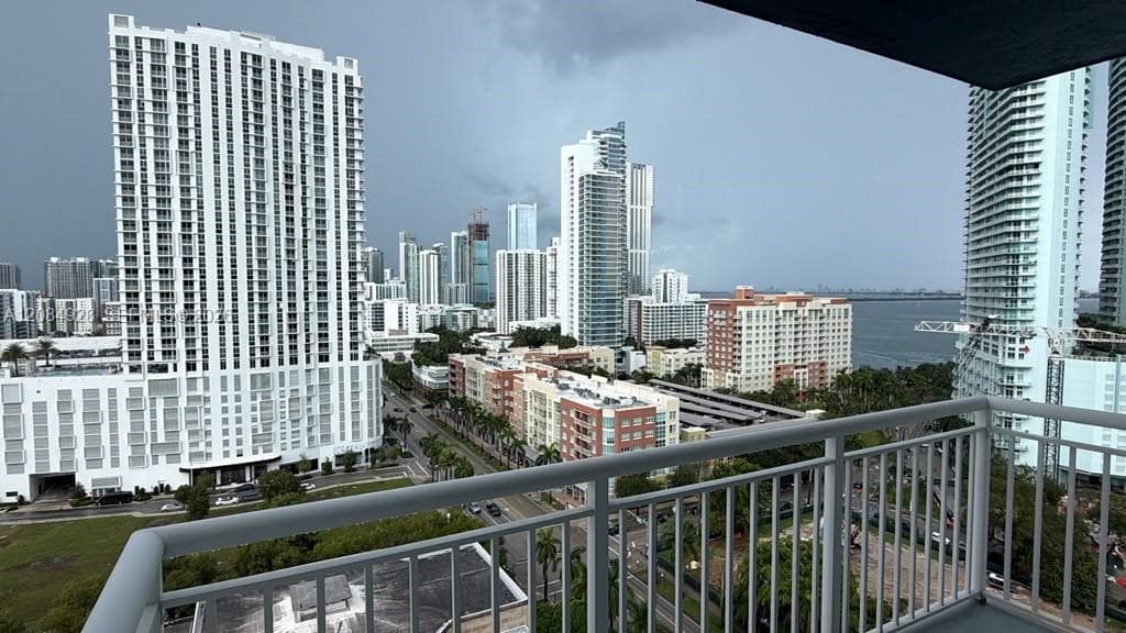 275 NE 18th St # 1910, Miami, FL 33132 photo 4