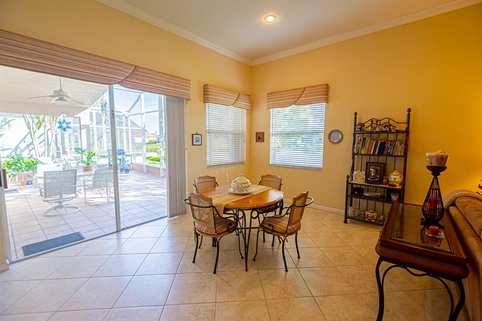 468 NW BLUE LAKE Drive, Port St. Lucie, FL 34986 photo 7