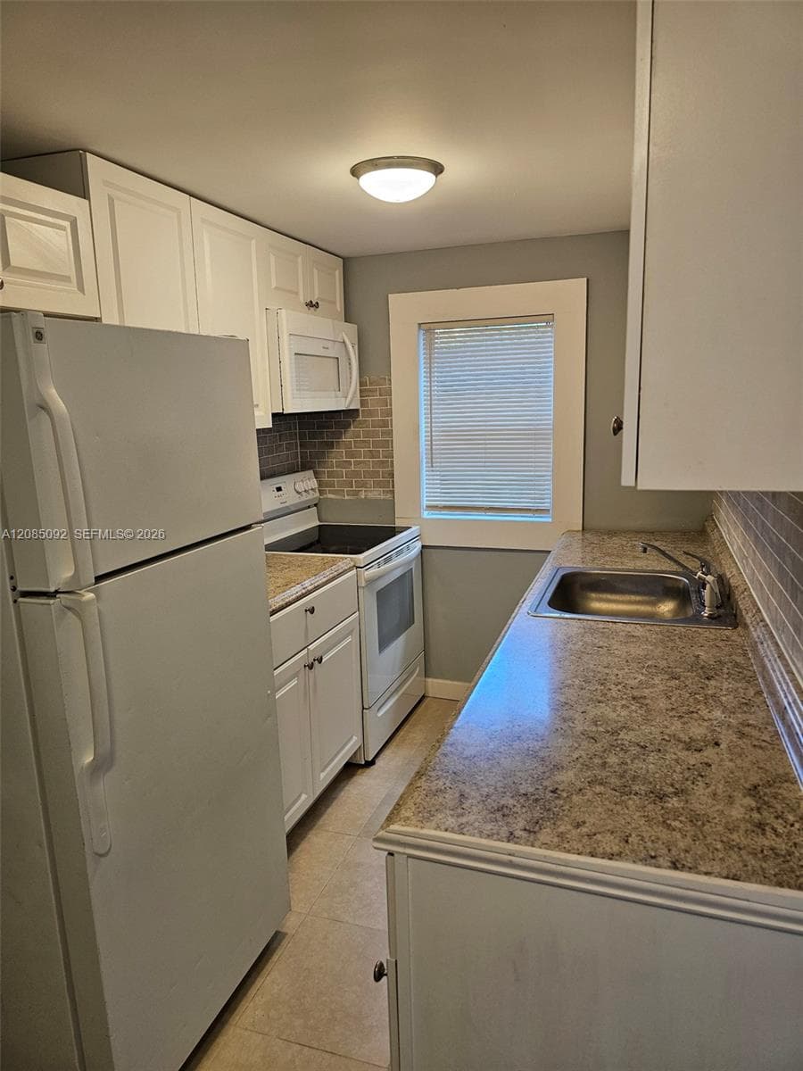 807 SW 4th St # back, Fort Lauderdale, FL 33312 photo 2