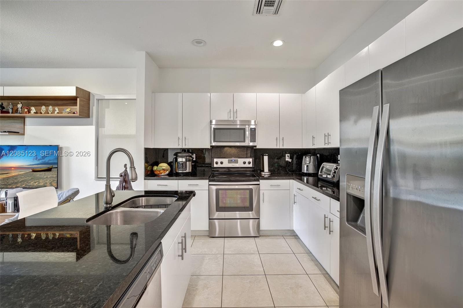 657 NE 191st St, Miami, FL 33179 photo 7