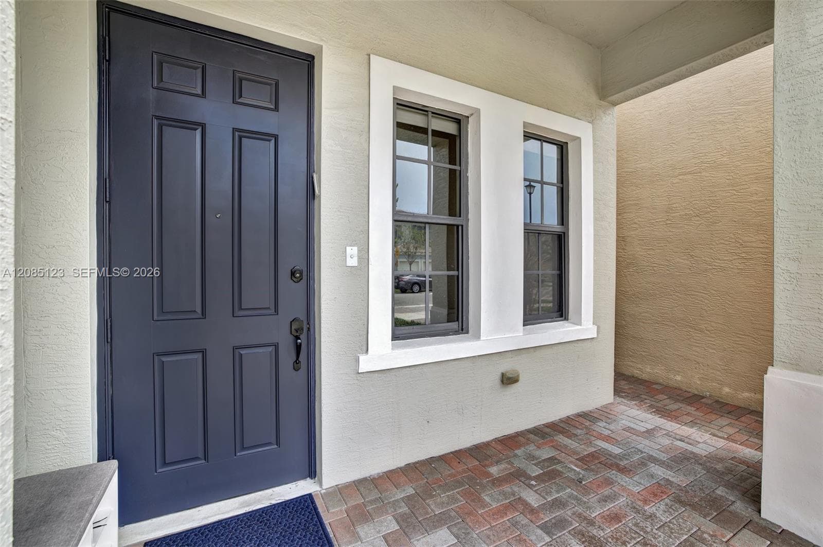 657 NE 191st St, Miami, FL 33179 photo 3