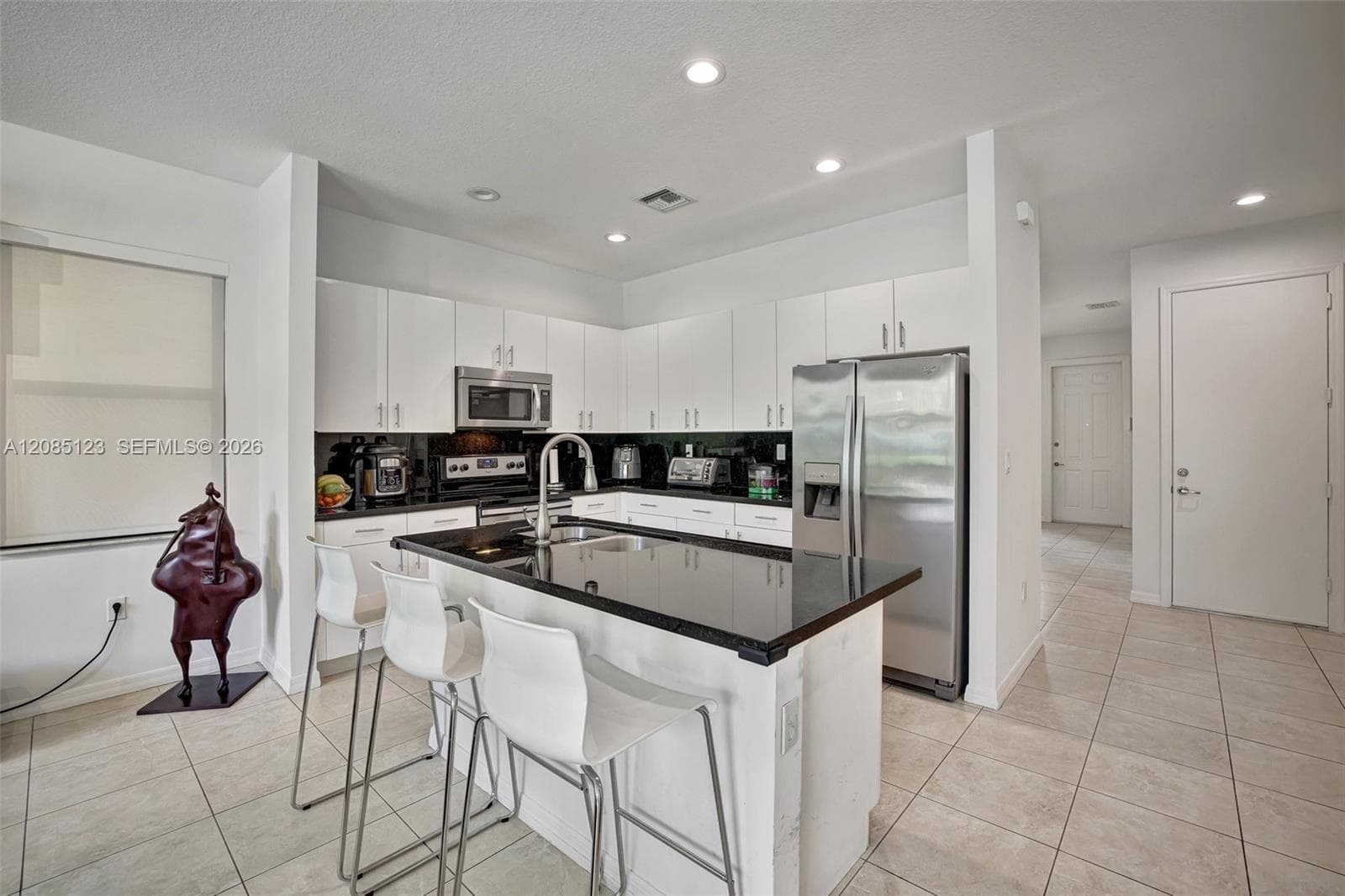 657 NE 191st St, Miami, FL 33179 photo 5