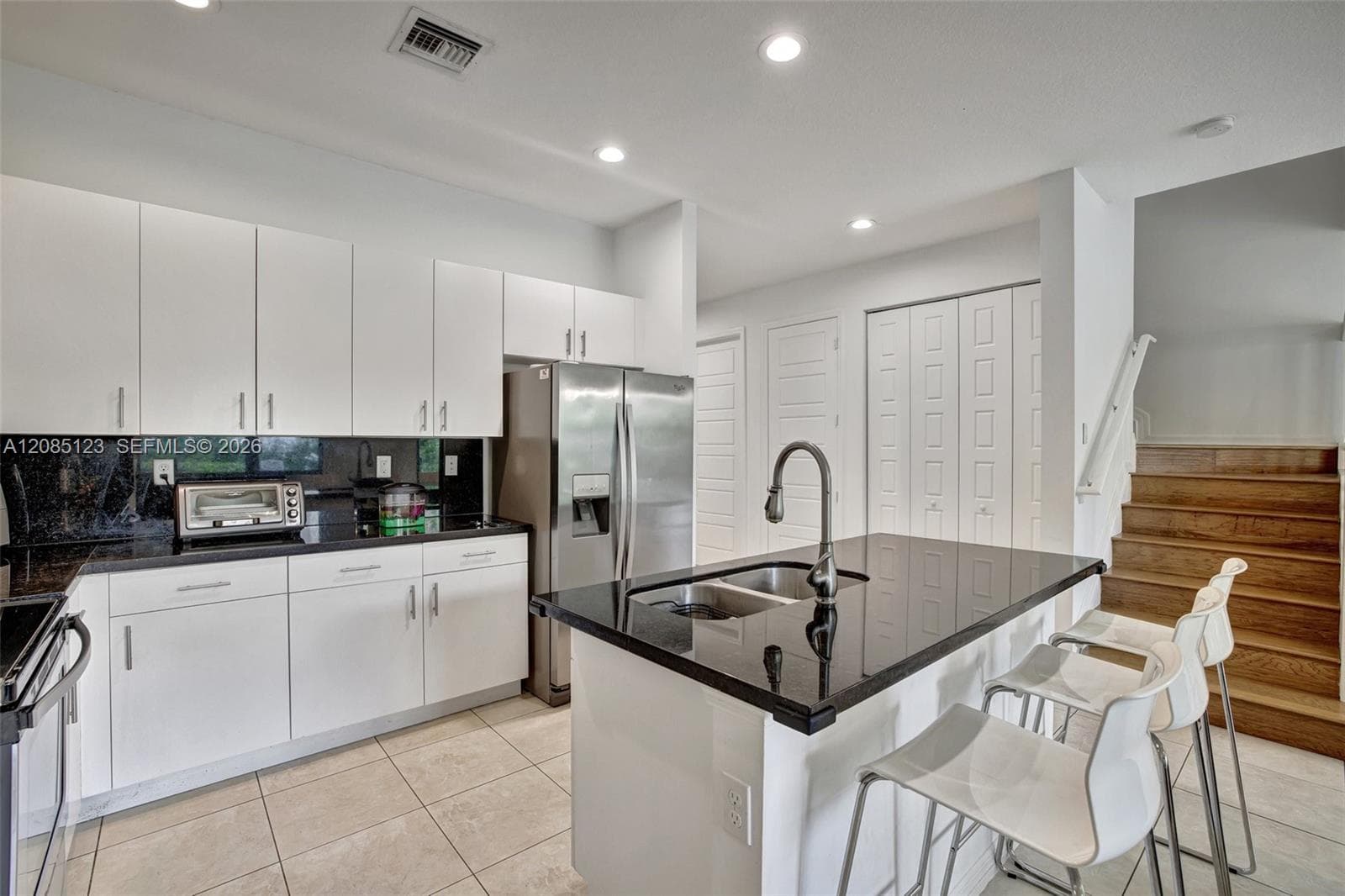 657 NE 191st St, Miami, FL 33179 photo 8