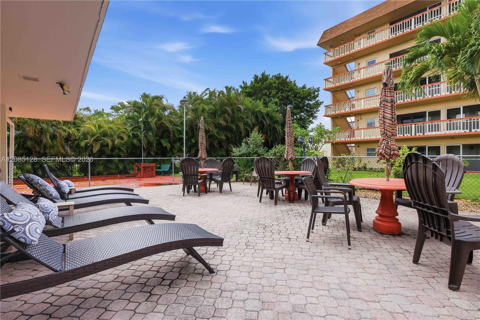 5300 Washington St # W513, Hollywood, FL 33021 photo 2