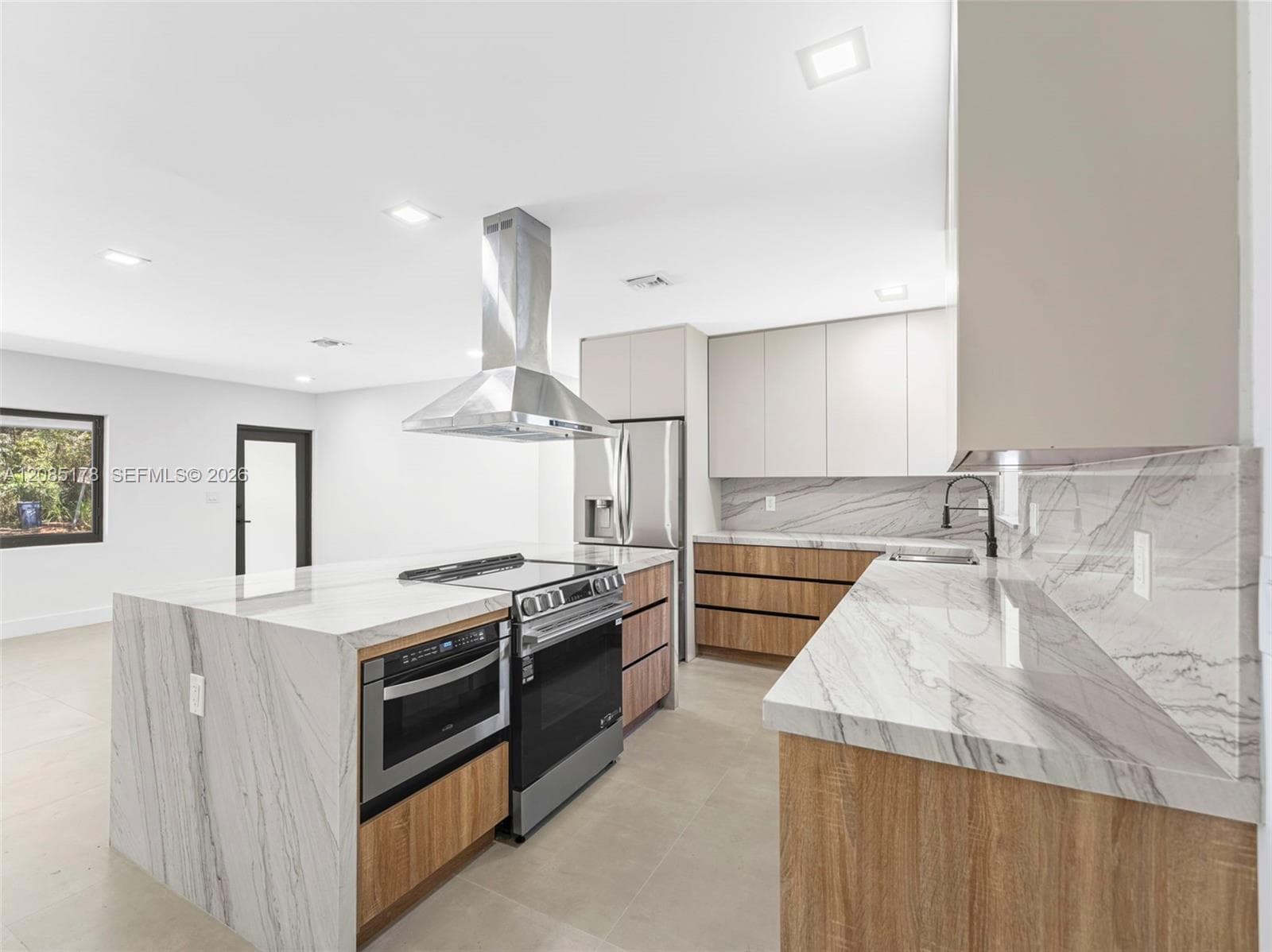 610 NE 164th Ter, Miami, FL 33162 photo 3