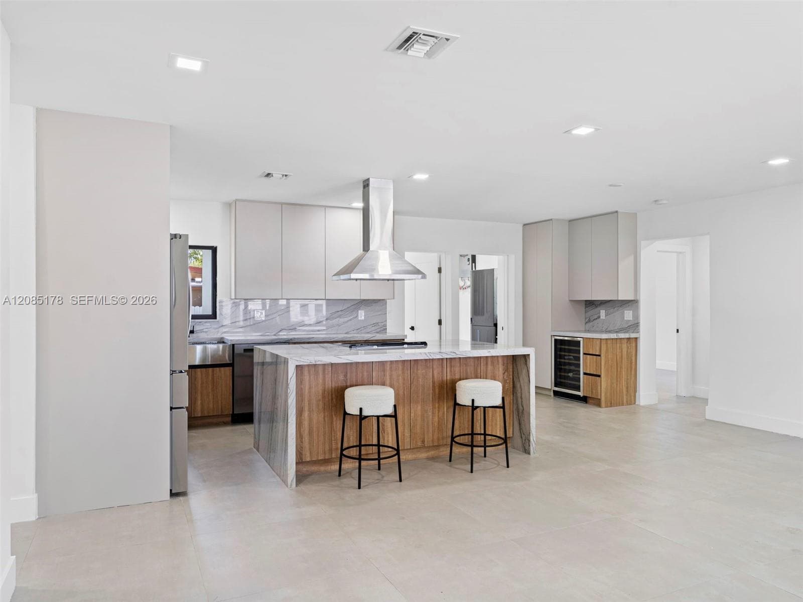 610 NE 164th Ter, Miami, FL 33162 photo 4