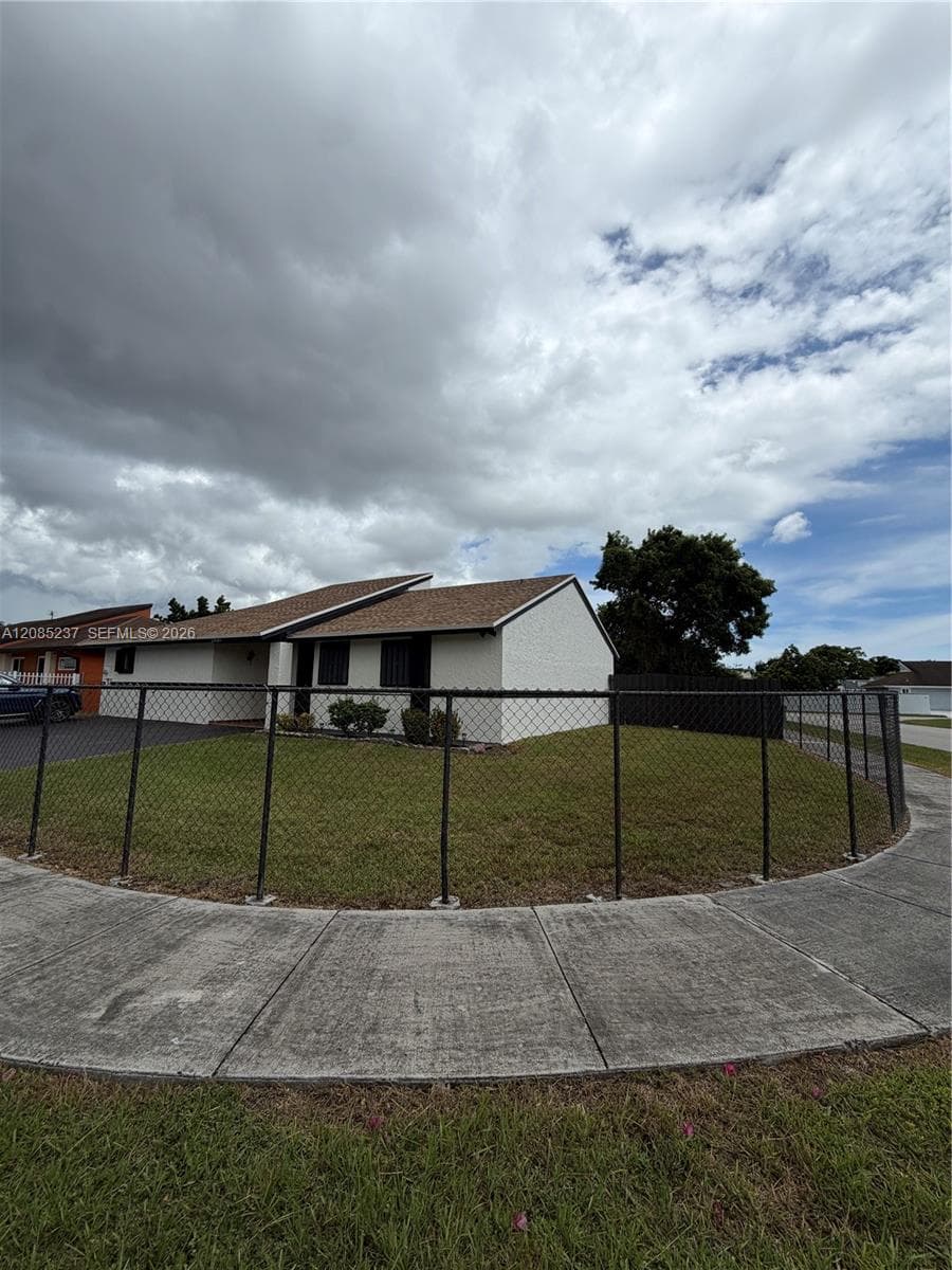 20591 SW 124th Ct, Miami, FL 33177 photo 2