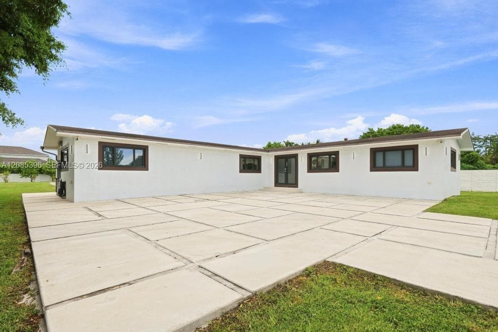 100 NW 120th Ave, Miami, FL 33182 photo 4