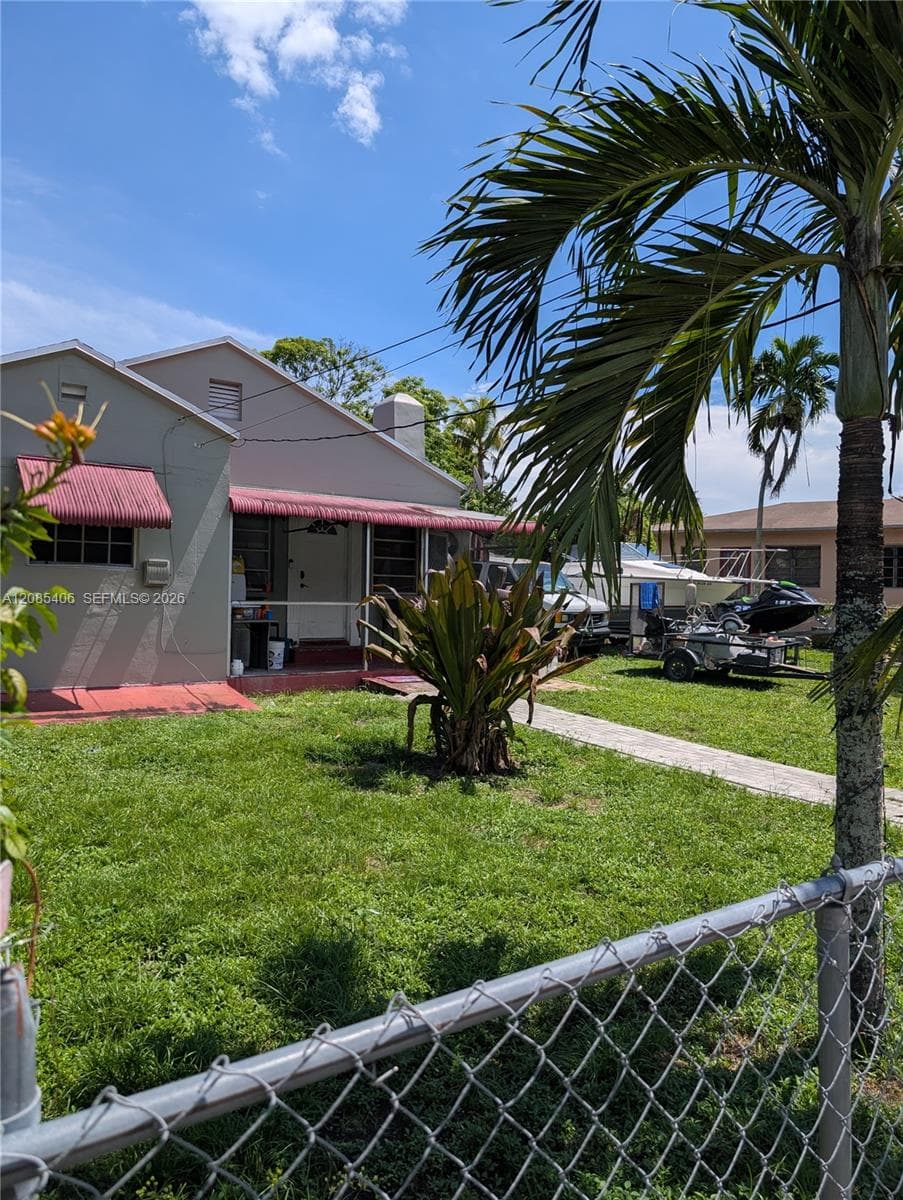 11339 Peachtree Dr, Miami, FL 33161 photo 2