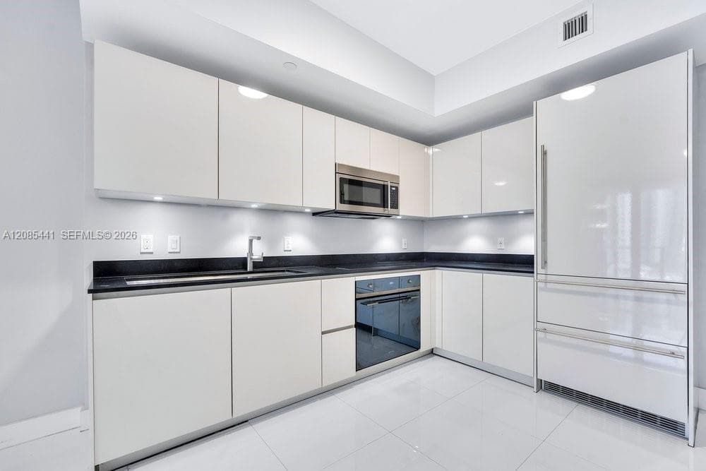 1010 Brickell Ave # 1810, Miami, FL 33131 photo 12