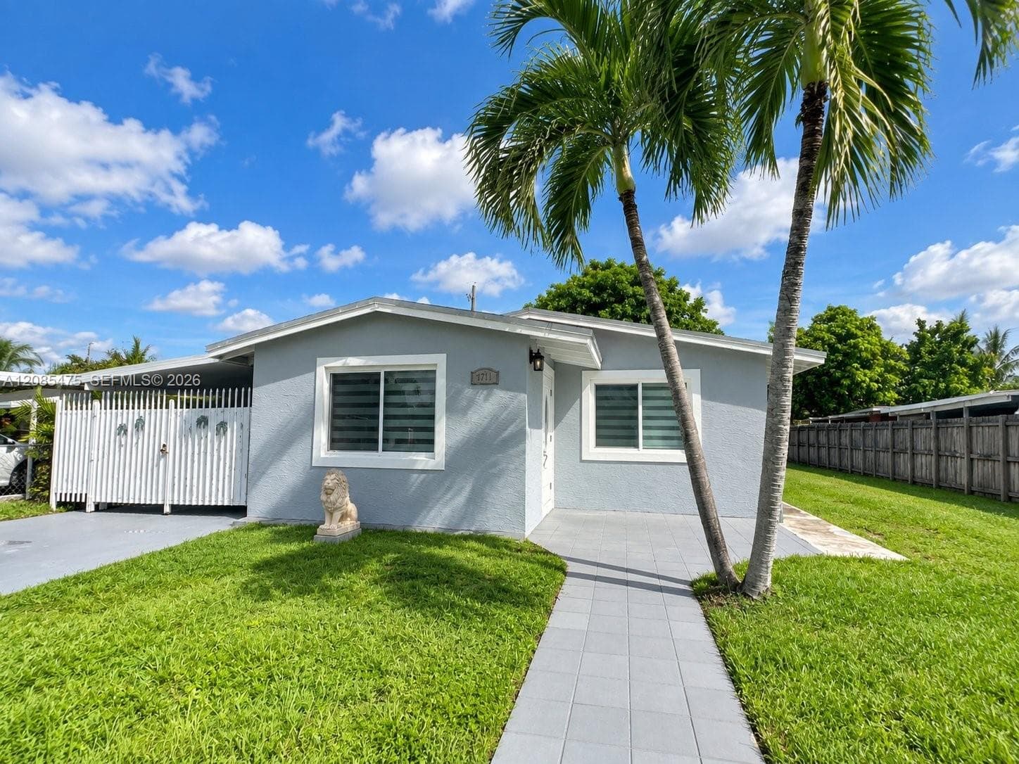 871 SE 4th Pl, Hialeah, FL 33010 photo 2