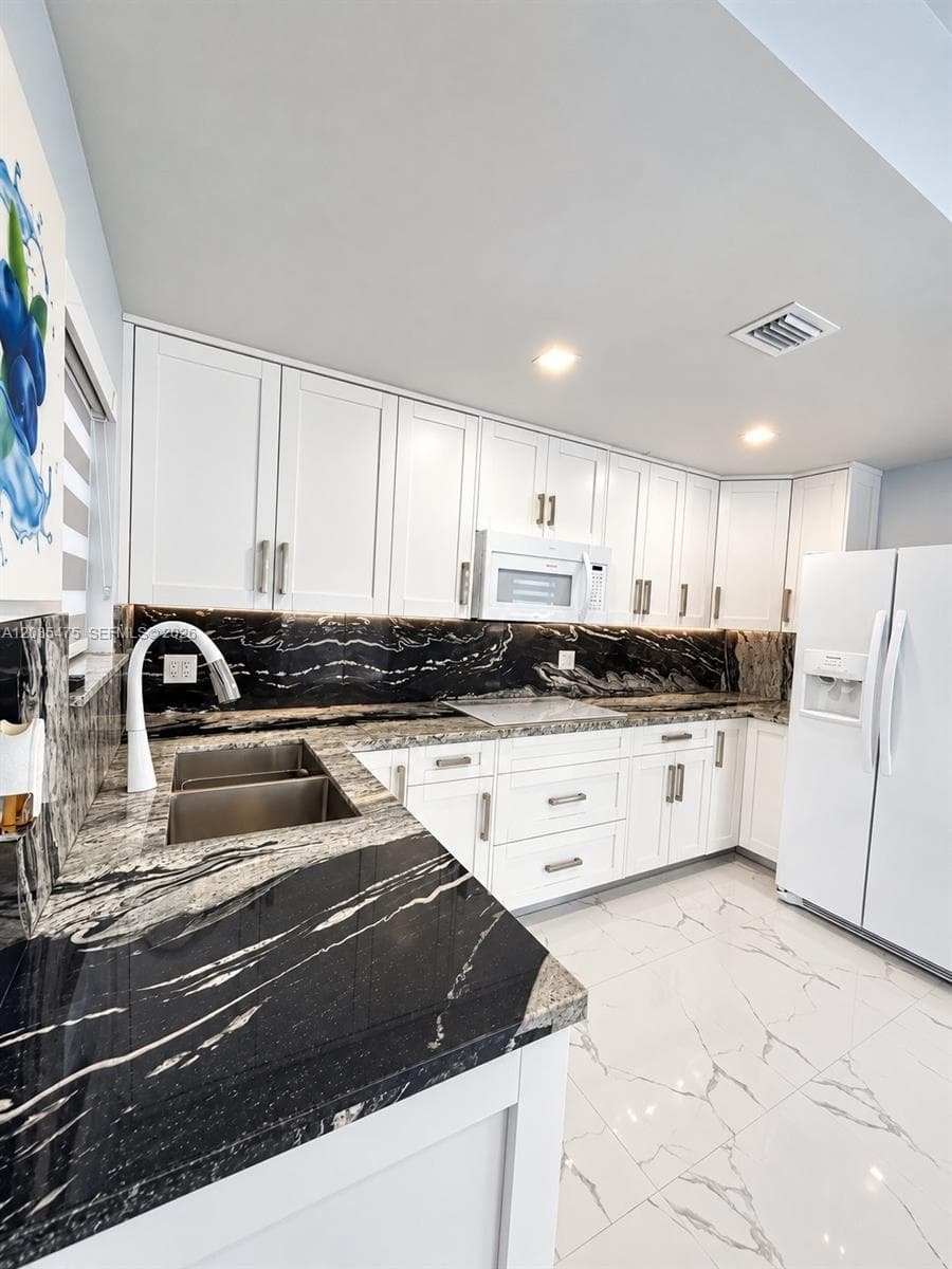 871 SE 4th Pl, Hialeah, FL 33010 photo 6