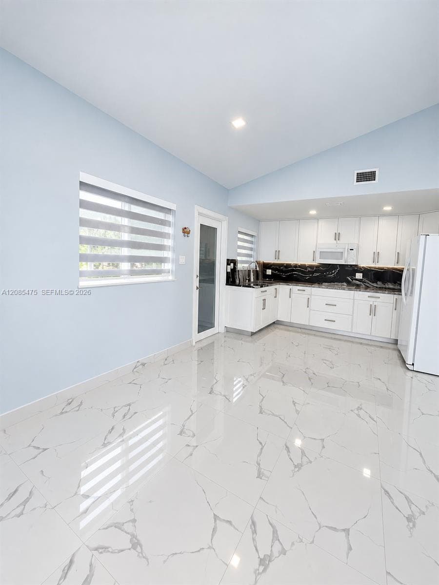 871 SE 4th Pl, Hialeah, FL 33010 photo 5