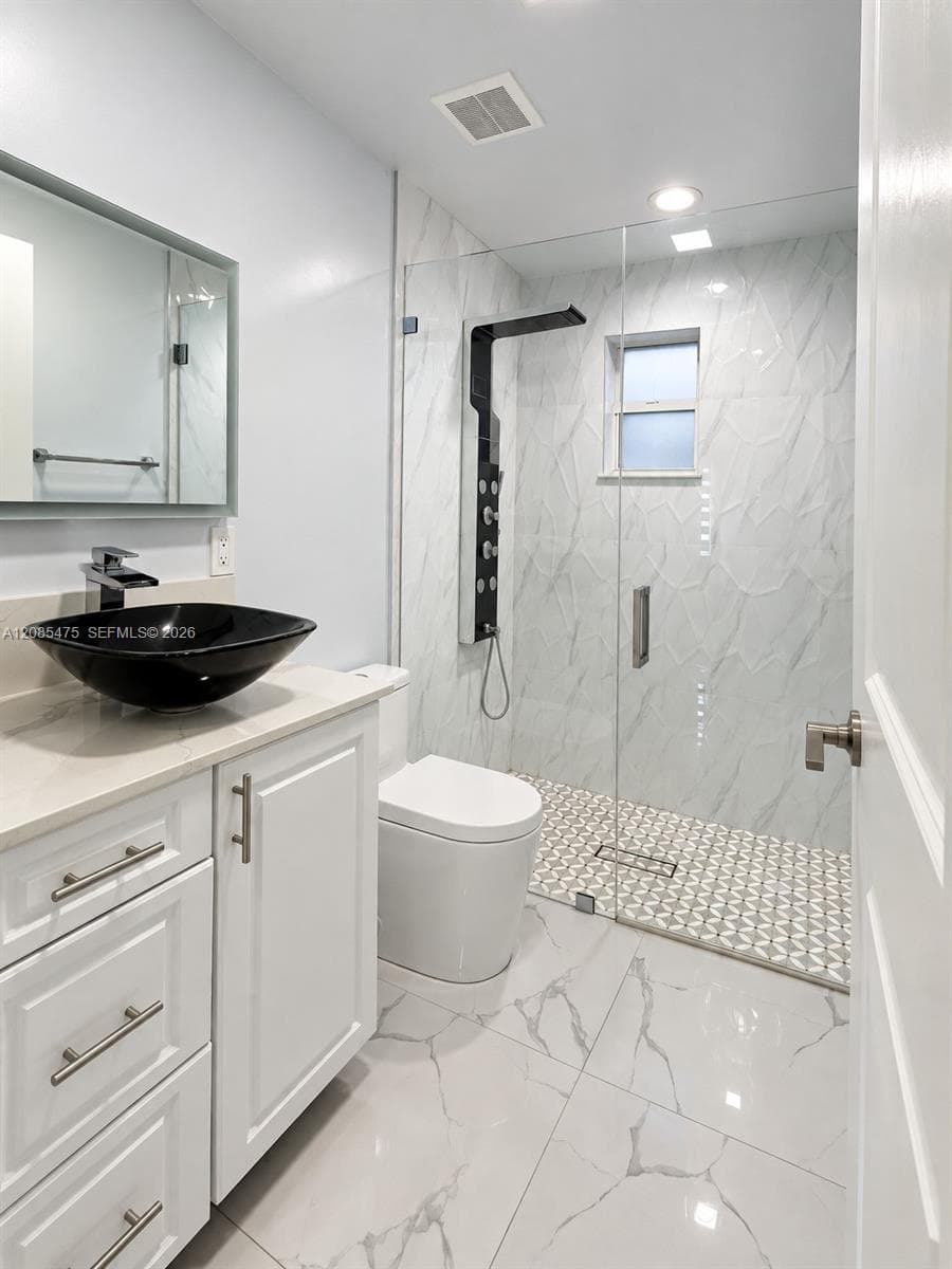 871 SE 4th Pl, Hialeah, FL 33010 photo 9