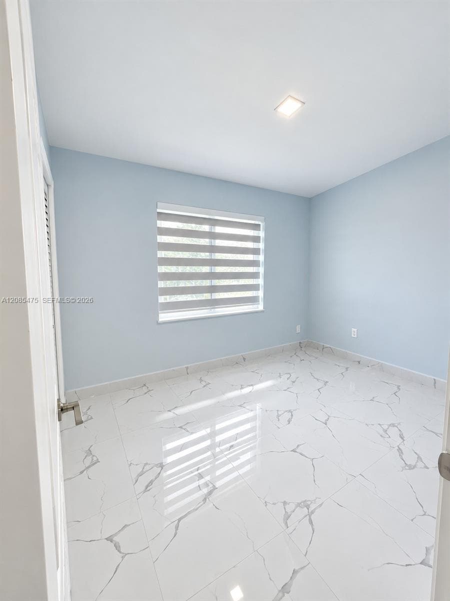 871 SE 4th Pl, Hialeah, FL 33010 photo 10