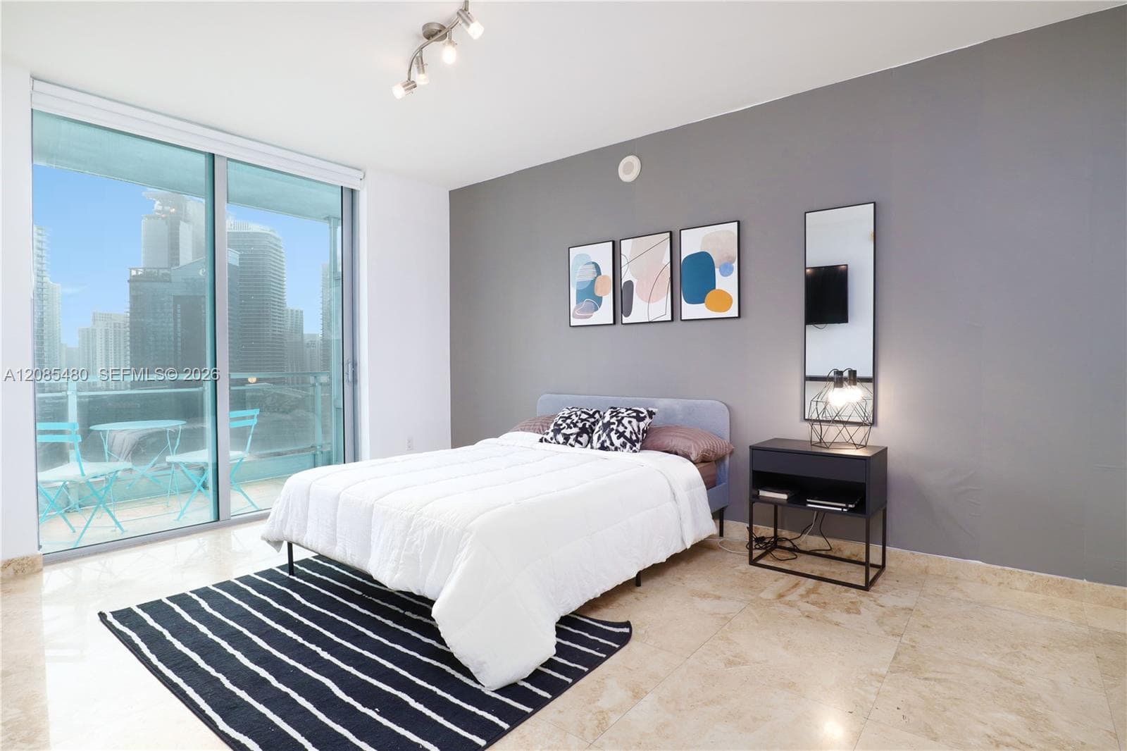 90 SW 3rd St # 3002, Miami, FL 33130 photo 6