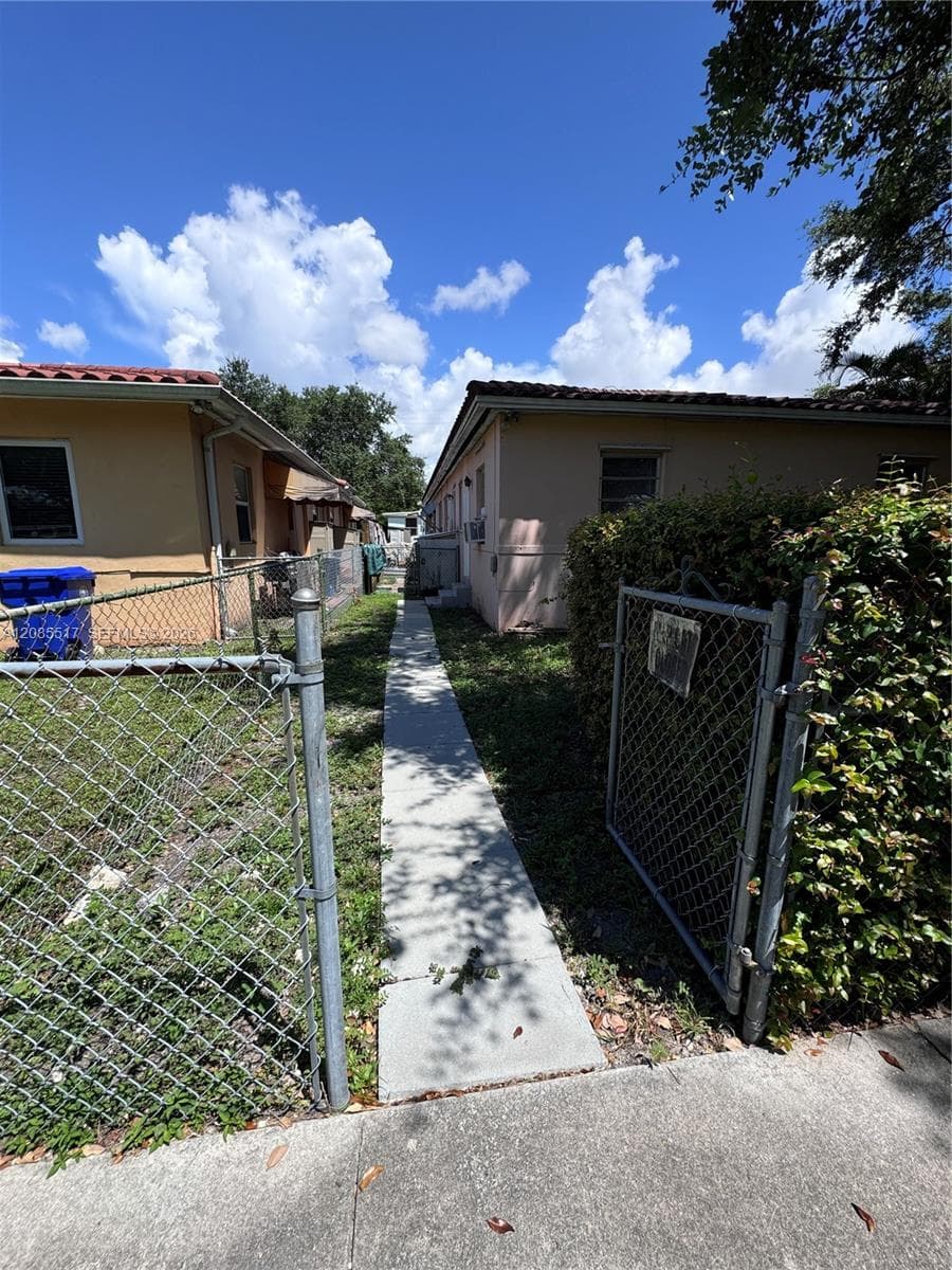 2652 SW 23rd Ave # back, Miami, FL 33133 photo 9