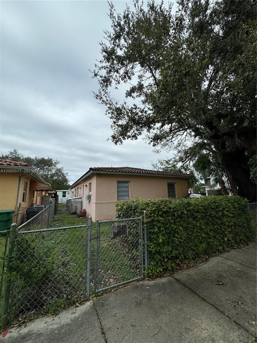 2652 SW 23rd Ave # back, Miami, FL 33133 photo 10
